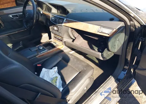 2010 Mercedes-Benz E 350 4Matic z USA, uszkodzony, nr VIN WDDHF8HB4AA108628